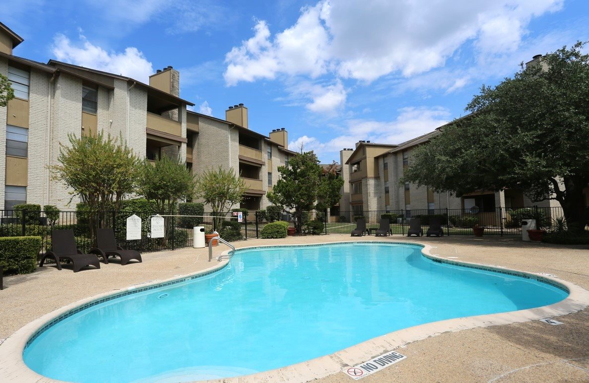 Photos and Video of Palisades Park Apartments in Universal City, TX
